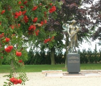 6 мая в советском воинском некрополе Нуайе-Сен-Мартен (Noyers-Saint-Martin (60) состоится памятная церемония в честь Дня Победы