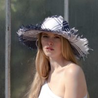 Российская соотечественница запускает в Париже собственную марку шляп Beach & Resort!
