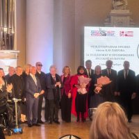 ФЕЕРИЧЕСКИЙ АПРЕЛЬ В 