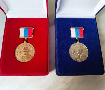 Заслуженная награда нашла своего адресата: на фестивале «Апрелики» в Париже Ирине Бутриковой передали медаль имени Михаила Булгакова.