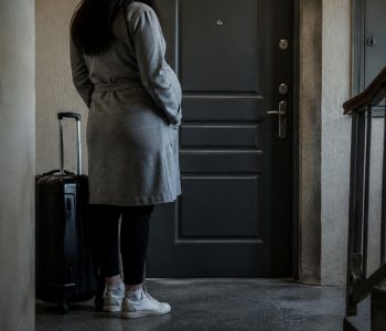 БЕРЕМЕННАЯ ЖЕНЩИНА БЕЗ ЖИЛЬЯ ВО ФРАНЦИИ: ПРАВА СЕМЬИ, ОБЯЗАННОСТИ СОЦИАЛЬНЫХ СЛУЖБ И ЗАЩИТА ИНТЕРЕСОВ РЕБЁНКА
